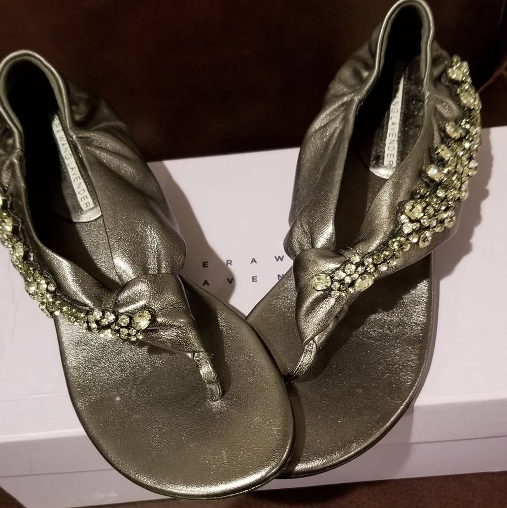 Vera Wang Lavender Rhinestone Thong Sandals Size 5 NEW